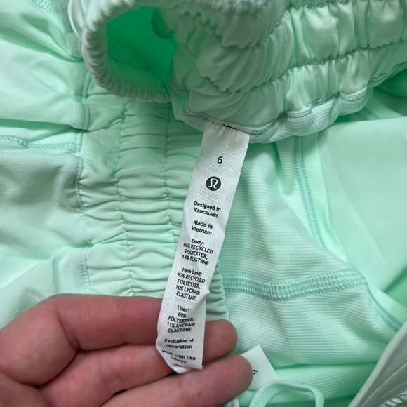 Lululemon Athletic Hotty Hot LR Lined Short 4” Mint Moment NWT Women’s Size 6 - Picture 10 of 12